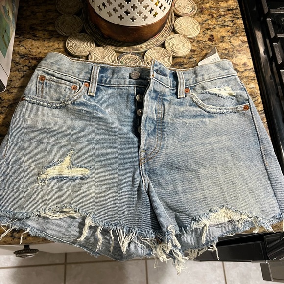 Levi's Pants - Levi’s shorts size 26♥️